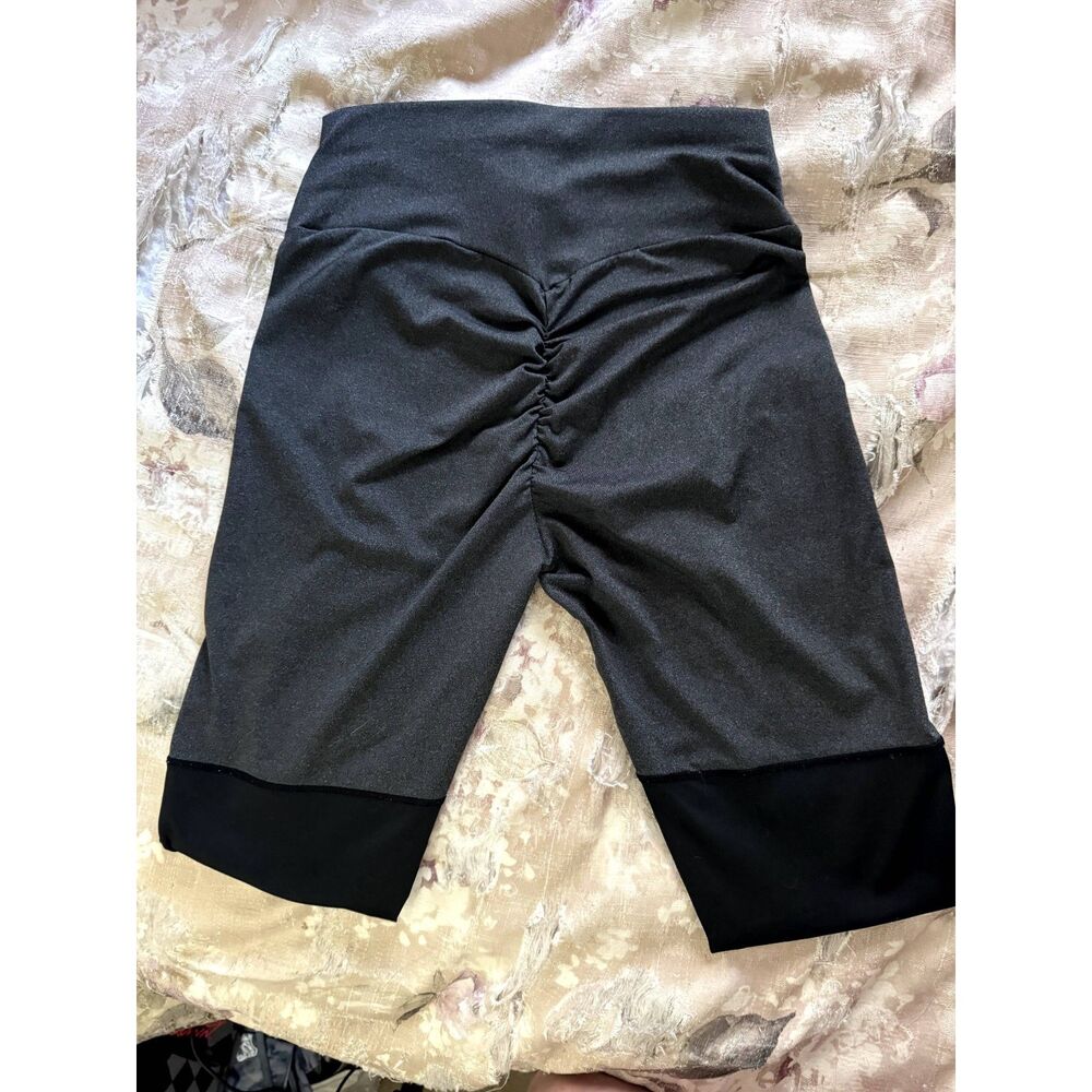 Black and Gray Thigh High Scrunch Butt Leggings - M
